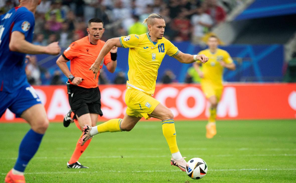 Полузащитник сборной Украины Михаил Мудрик в матче против команды Словакии&nbsp;