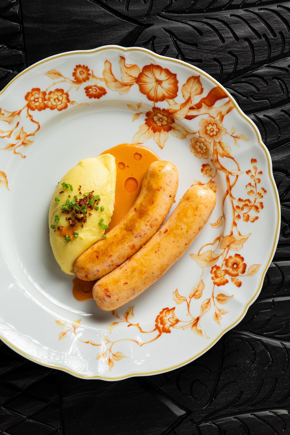 Раковые сосиски с картофельным пюре и соусом биск&nbsp;&nbsp;