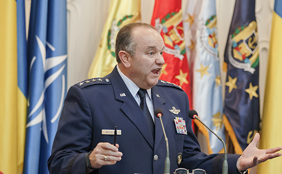 Главнокомандующий силами НАТО в Европе генерал Филип Бридлав