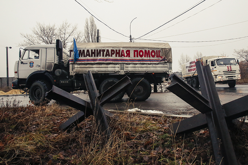За год боевых действий на Донбассе Россия отправила 29 автоколонн с гуманитарной помощью пострадавшим территориям
