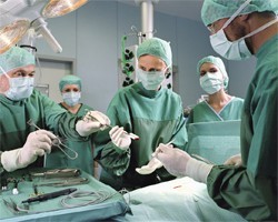 В Турции впервые провели операцию по пересадке  всех конечностей человеку