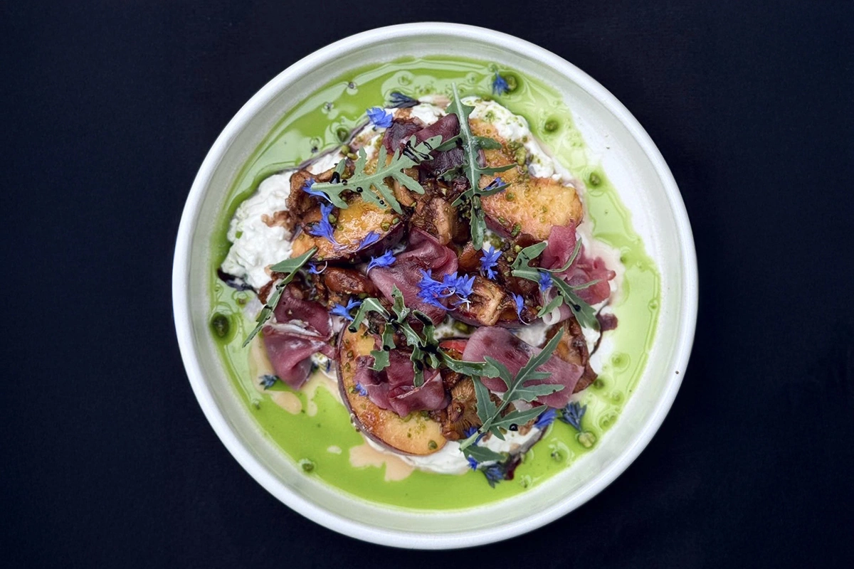 Страчателла с персиком и лисичками