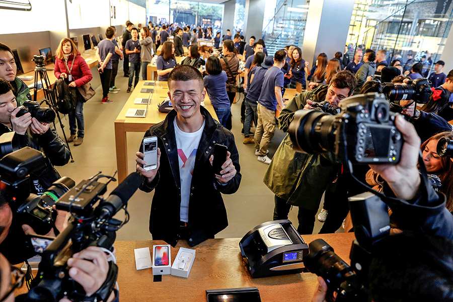 Первый покупатель iPhone X в Пекине