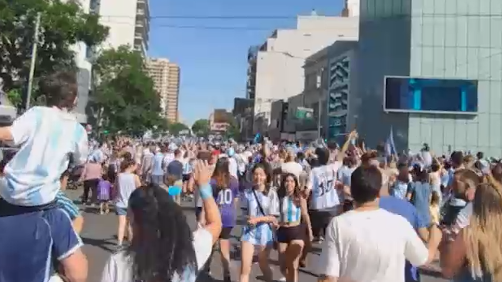 Болельщик умер от удушения флагом Аргентины после финала ЧМ