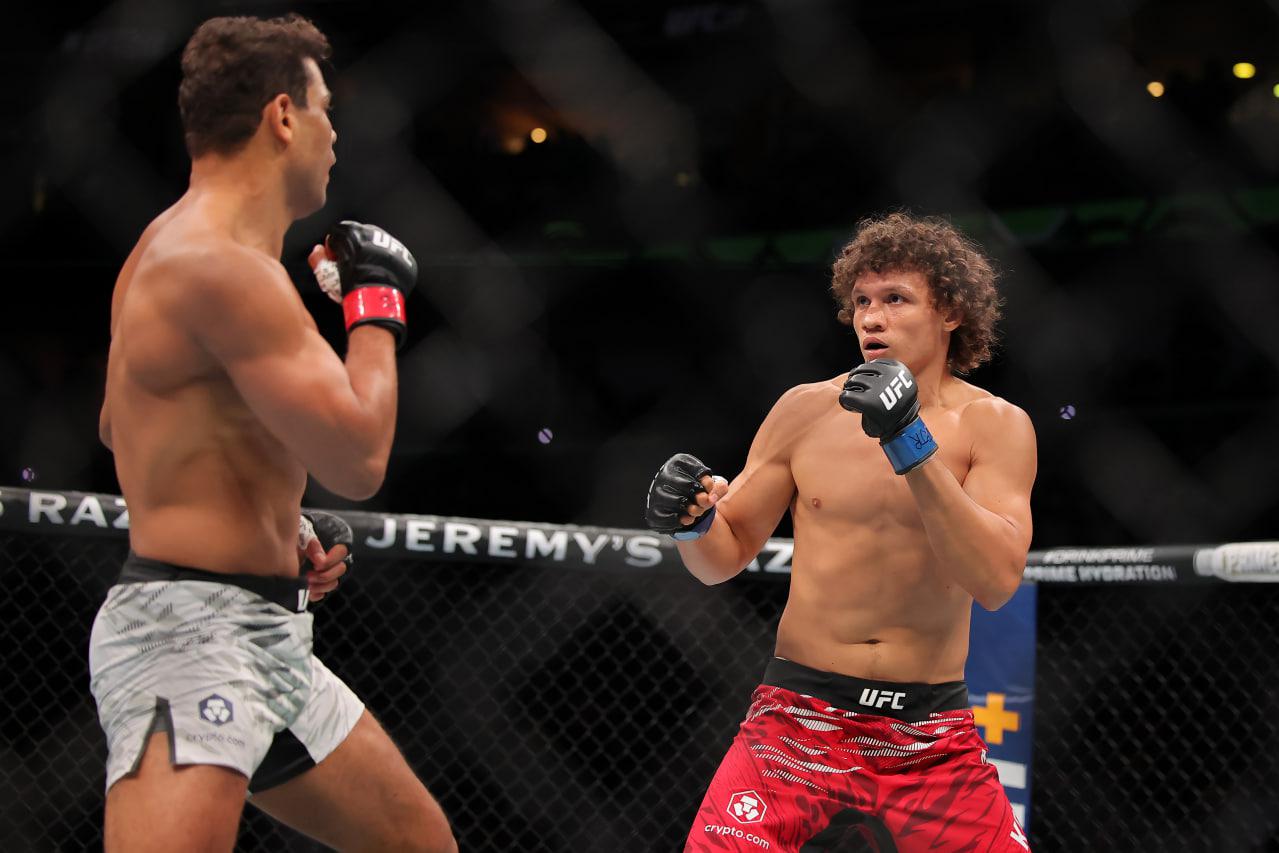 Роман Копылов (справа)