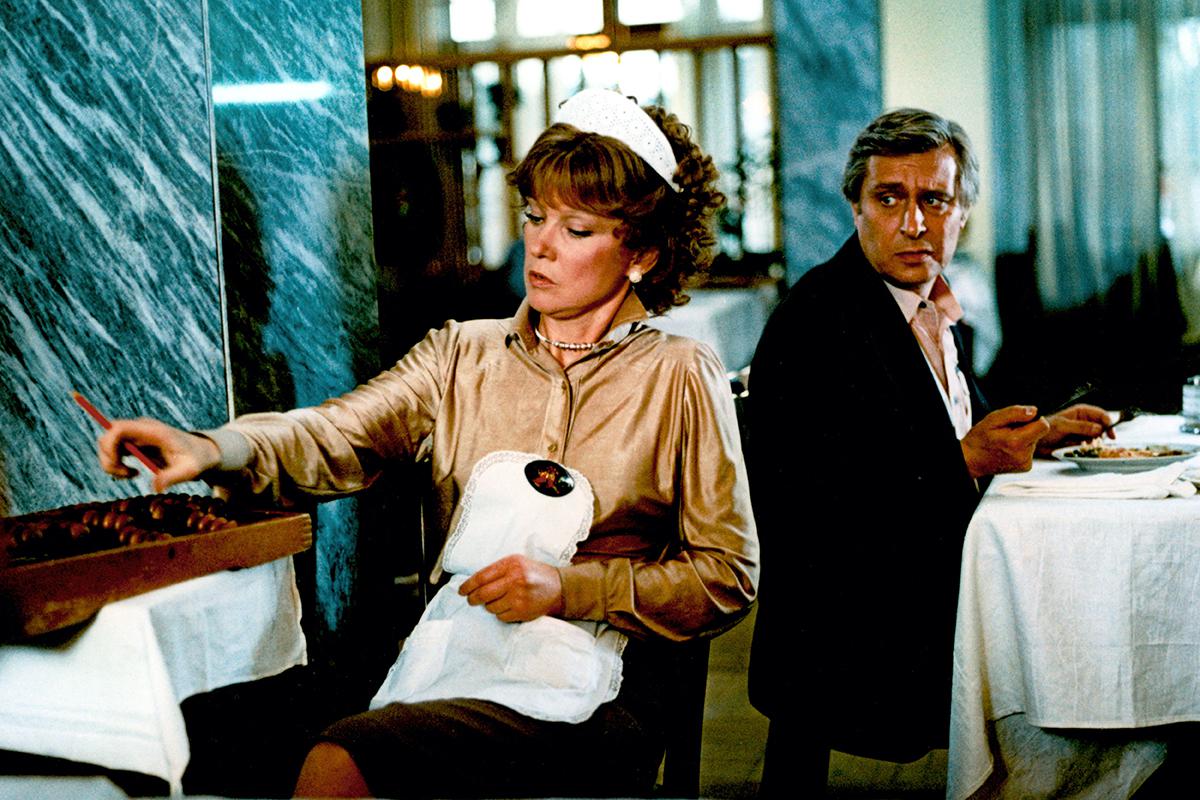 Людмила Гурченко и Олег Басилашвили в фильме Эльдара Рязанова «Вокзал для двоих», 1982 год