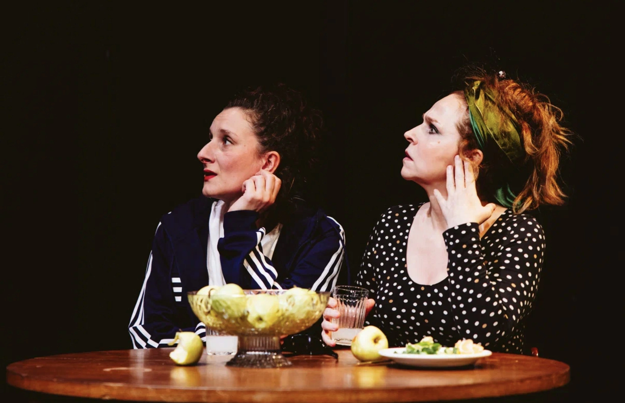 Мариэтта Цигаль-Полищук и Агриппина Стеклова в спектакле «Это конец света»