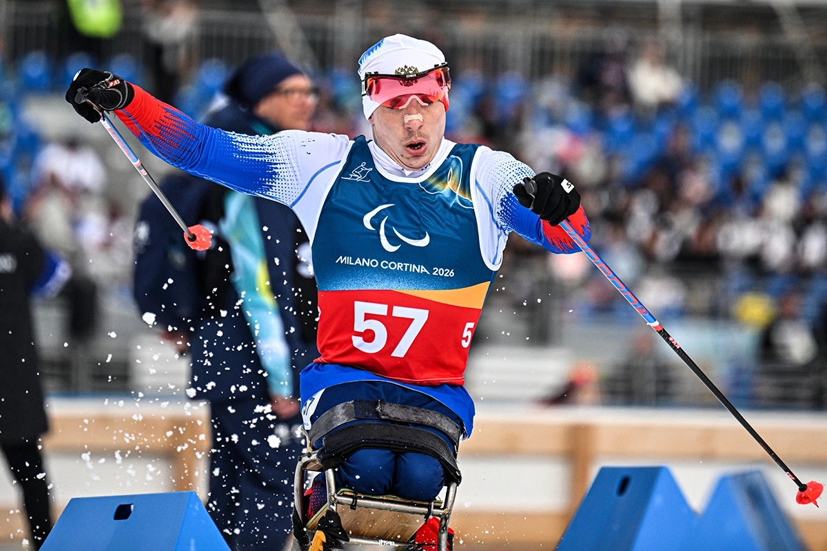 Иван Голубков на дистанции гонки на 10 км с интервальным стартом среди мужчин на XIV зимних Паралимпийских играх на лыжном стадионе Тесеро