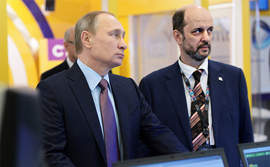 Президент России&nbsp;Владимир Путин и советник президента по интернету Герман Клименко&nbsp;(слева направо)