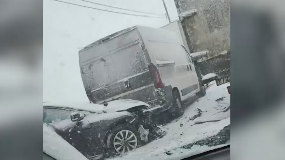 Второе за день массовое ДТП произошло в Подмосковье на фоне снегопада