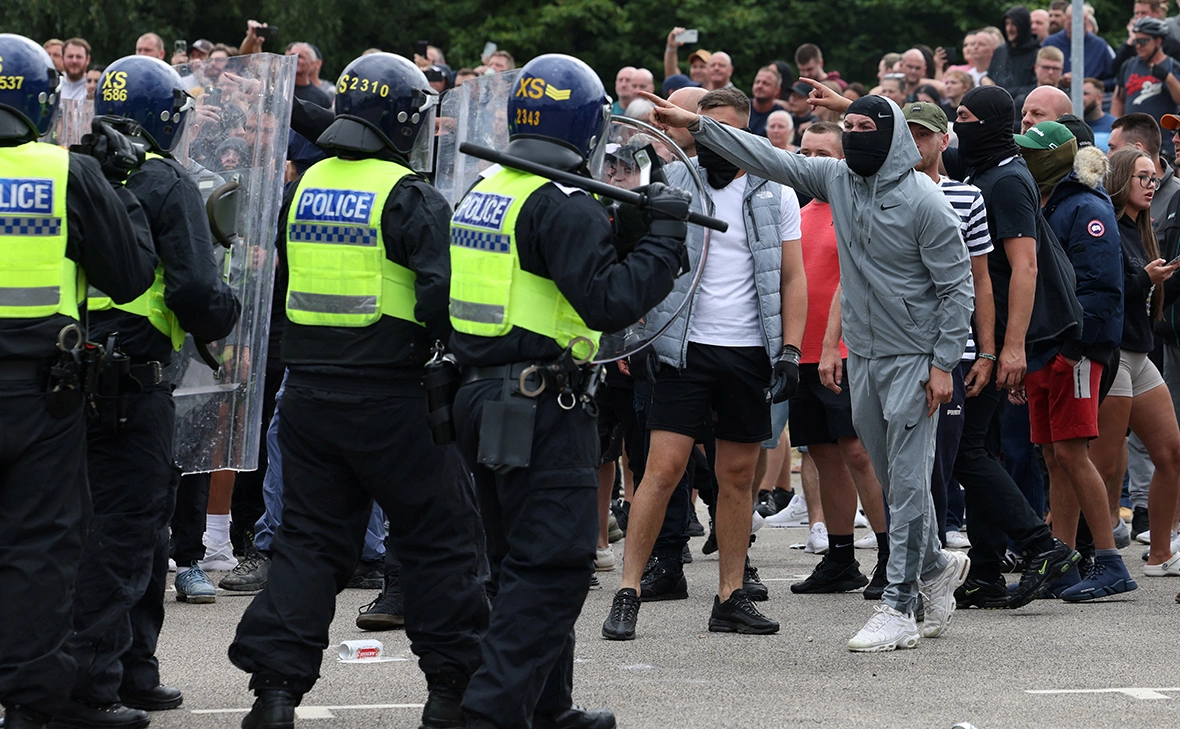 Hollie Adams / Reuters