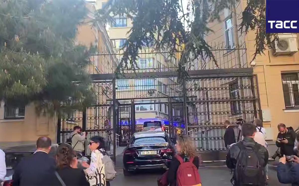 Переговоры в Стамбуле 15 мая. На каких машинах ездит российская делегация