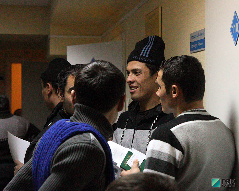 Жители Казани за ₽10 млн помогли встать на учет более 2,1 тыс. мигрантов