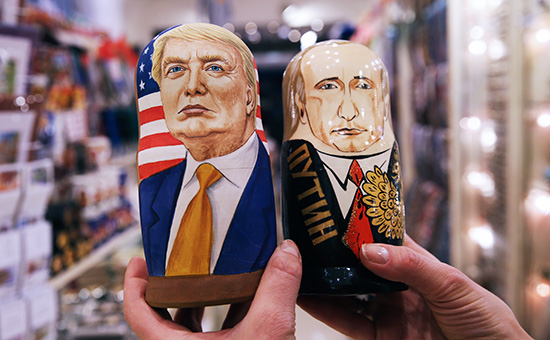 Матрешки с изображениями избранного президента США Дональда Трампа и президента РФ Владимира Путина


