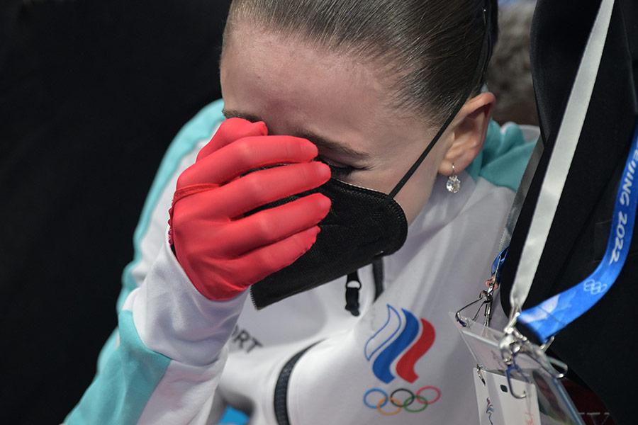 Камила Валиева после произвольной программы в одиночном турнире&nbsp;на Олимпиаде в Пекине, 2022 год