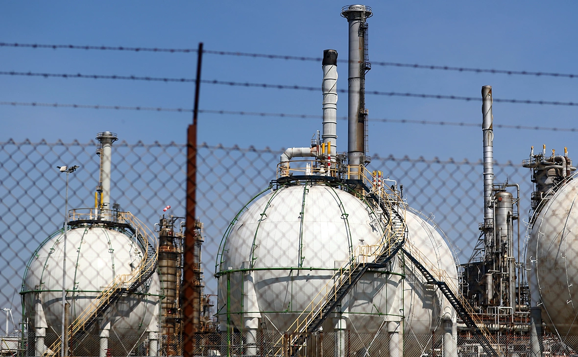 Dean Mouhtaropoulos / Getty Images