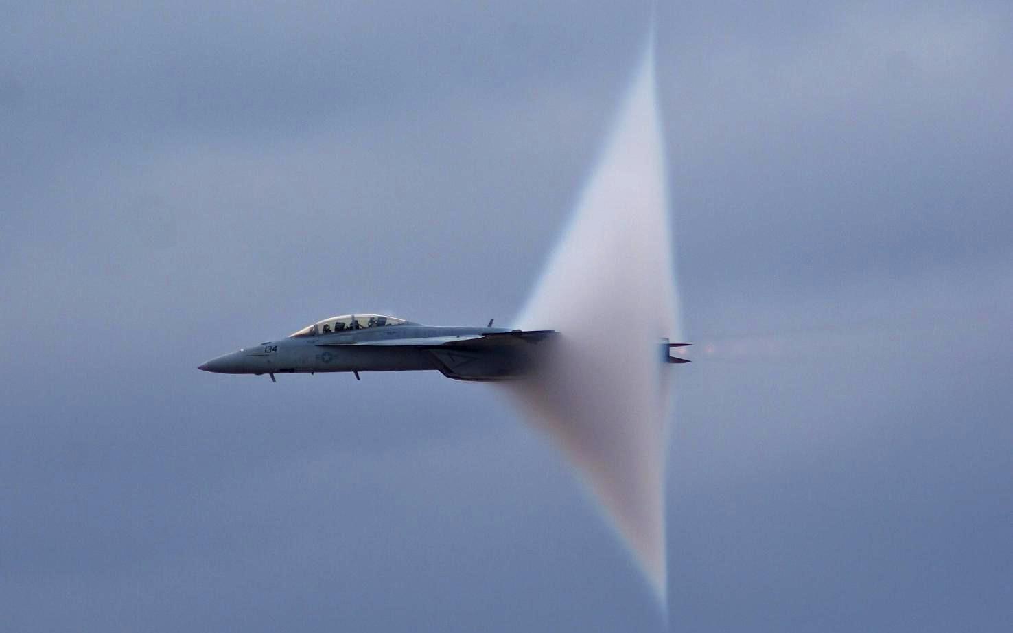 Истребитель-бомбардировщик и штурмовик F/A-18F Super Hornet