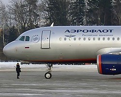 В пассажирский Airbus A321, летевший из Москвы в Сочи, ударила молния