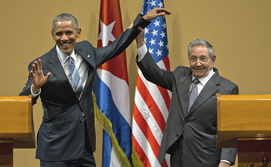 Президент США Барак Обама и глава госсовета&nbsp;Кубы&nbsp;Рауль Кастро