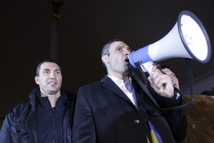 На Майдане в Киеве всю ночь митингуют за европейское будущее 