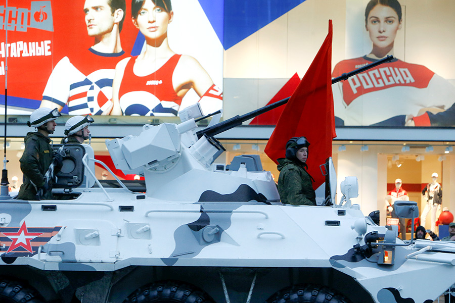 БТР-82А во время проезда военной техники по Тверской улице


