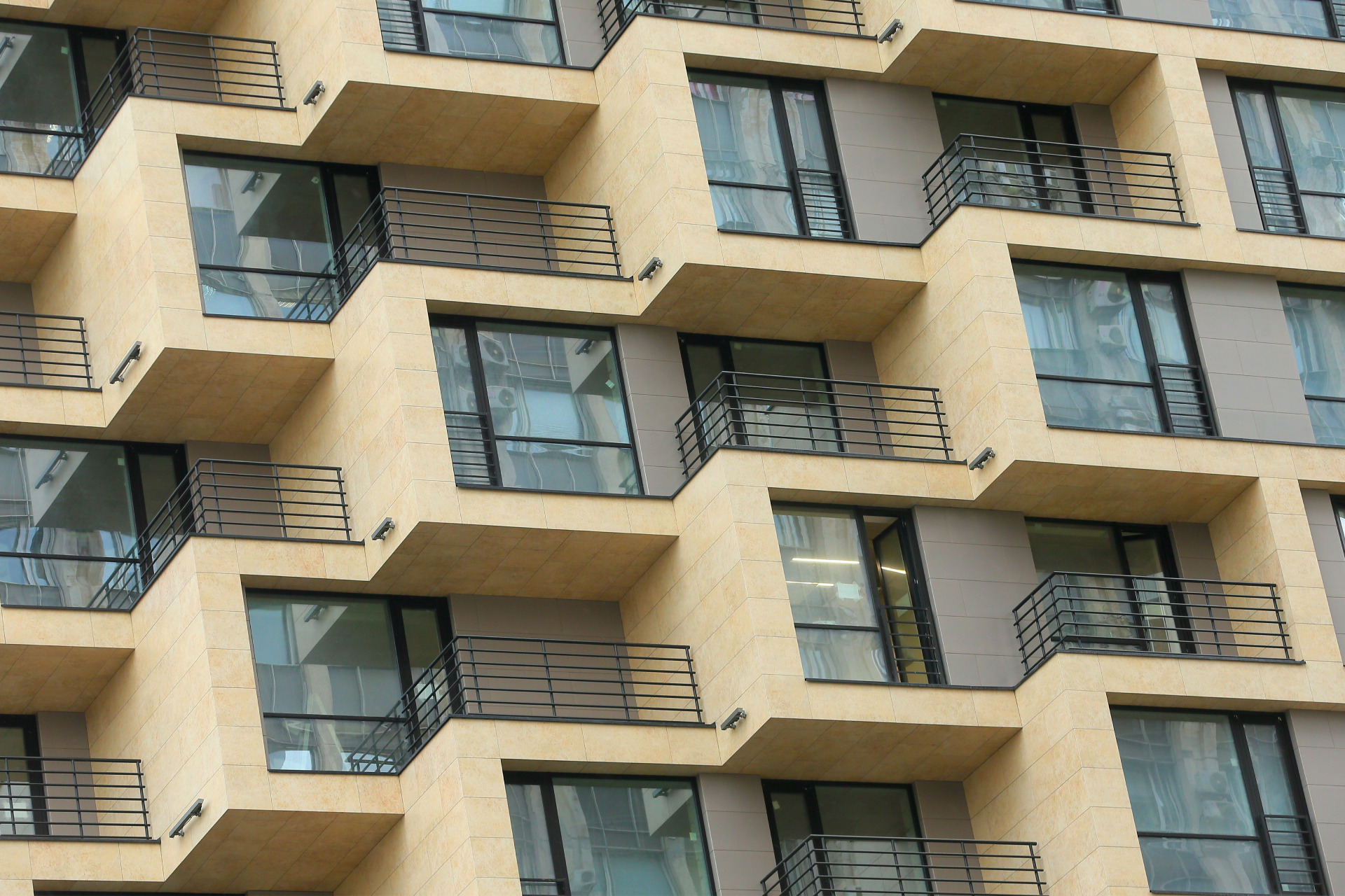 Профильный комитет Госдумы не видит острой необходимости в переводе апартаментов в жилье