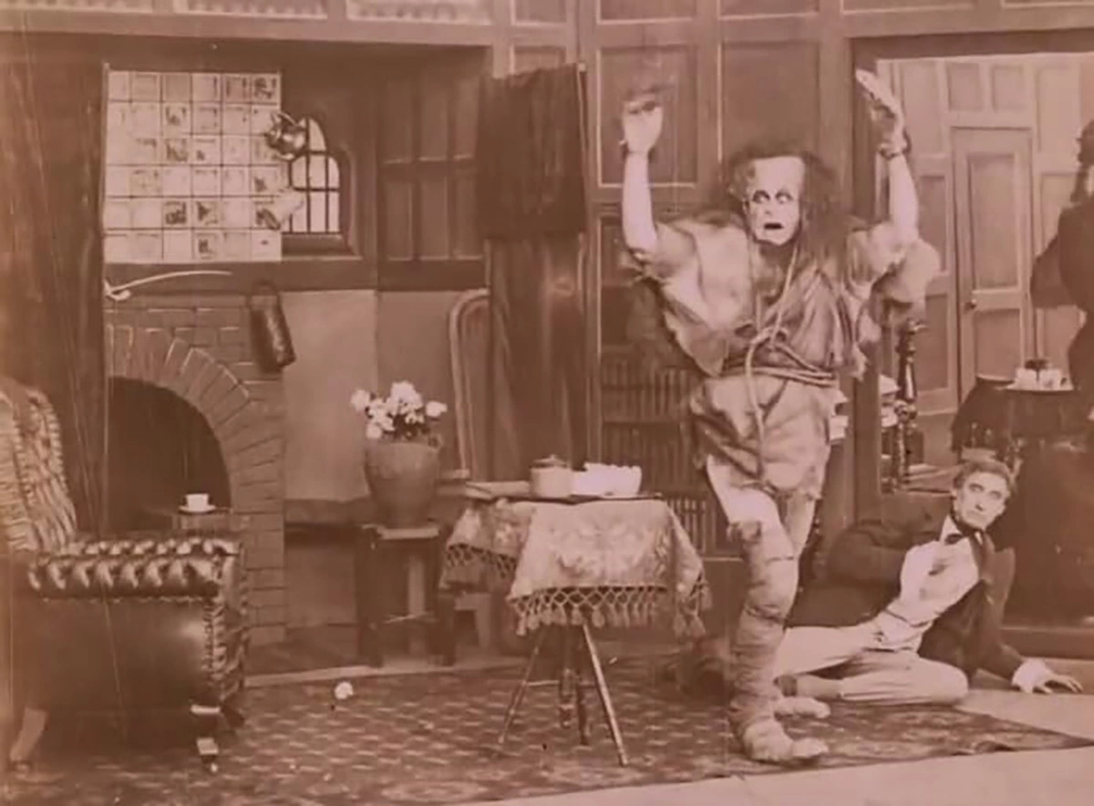 <p>Кадр из фильма&nbsp;&laquo;Франкенштейн&raquo; (1910)</p>