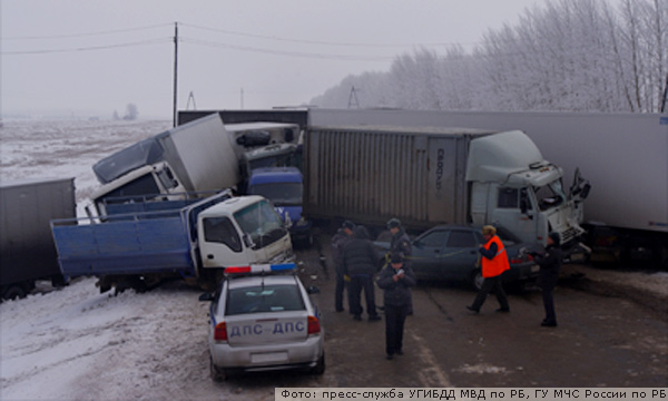 В Башкирии произошло массовое ДТП: столкнулись 7 грузовиков и 3 легковых авто