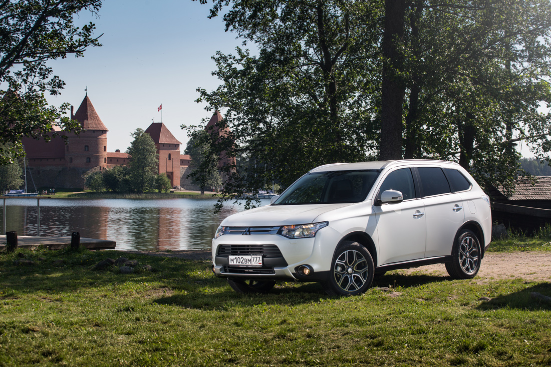 Лишняя деталь. Тест-драйв Mitsubishi Outlander :: Autonews