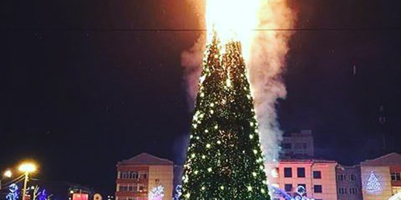 В Южно-Сахалинске под музыку в новогоднюю ночь сгорела главная елка