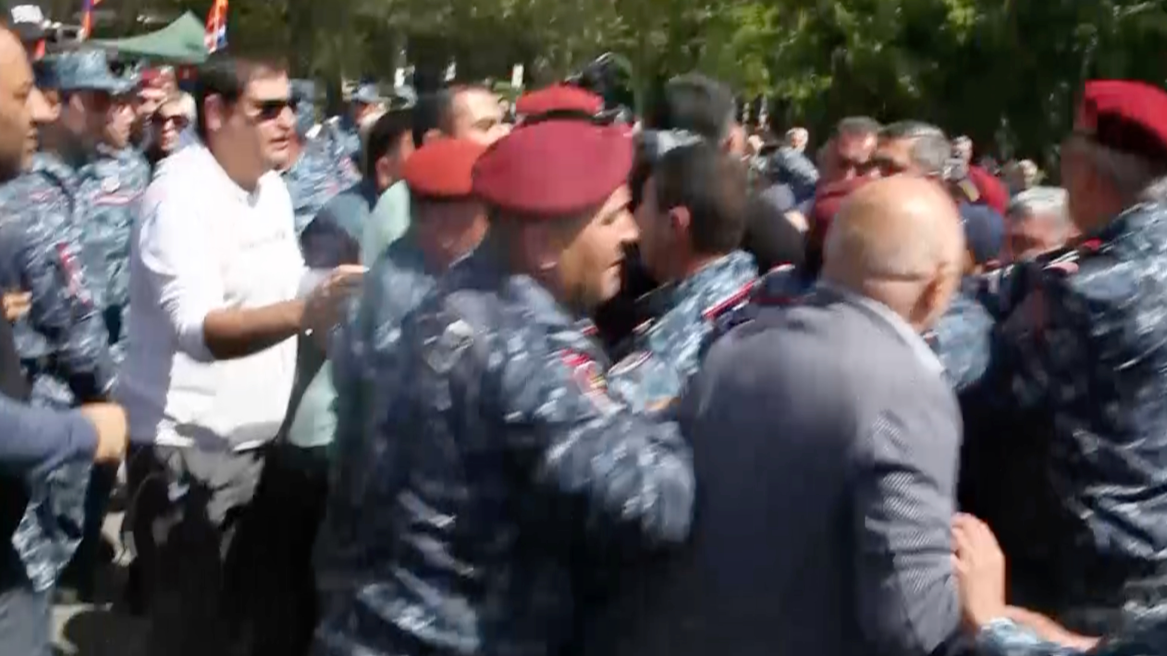 Власти Армении заявили о риске беспорядков на фоне митингов оппозиции