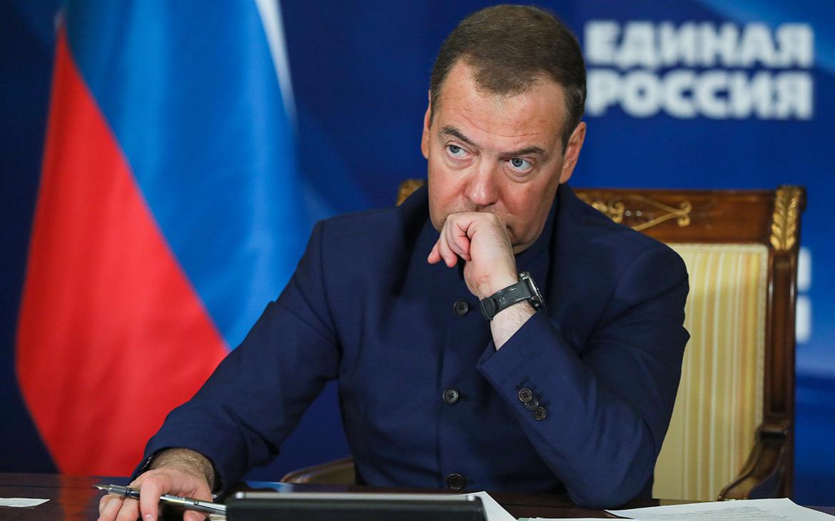 Медведев назвал главу МИД ФРГ «полезной дурой» из-за «войны с Россией»