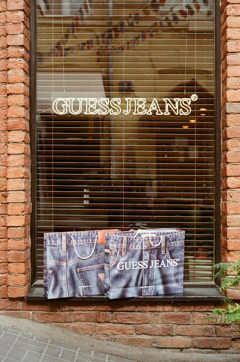 Guess Jeans х «Двор»