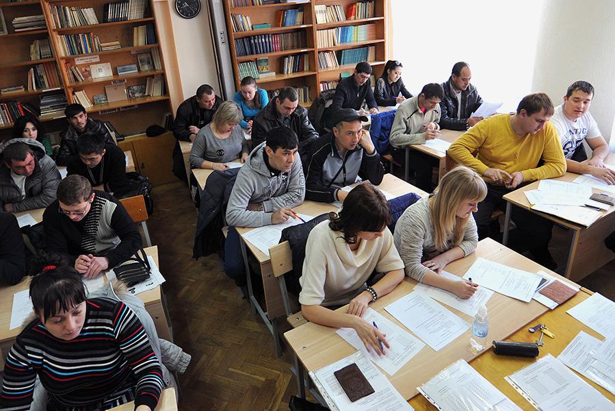 Экзаменационное&nbsp;тестирование&nbsp;в одном из ростовских государственных&nbsp;центров&nbsp;для иностранных граждан