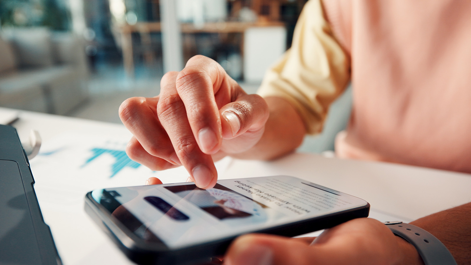 Оказывается, эти хештеги привлекают мошенников. Эксперт их перечислил