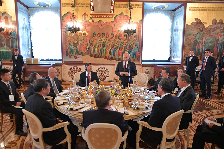 В Грановитой палате прошел обед в честь председателя КНР
