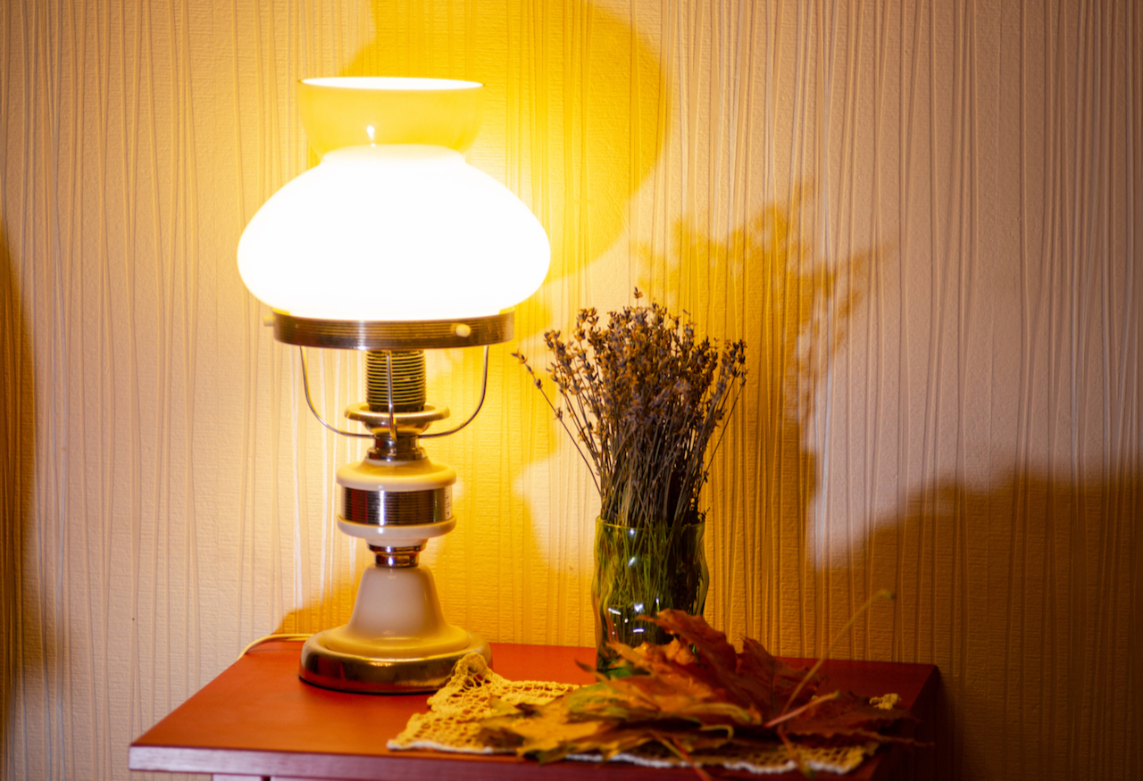 Предметы советского интерьера, которые могут отлично вписаться в современную квартиру, &mdash; это лампа и светильник
&nbsp;
