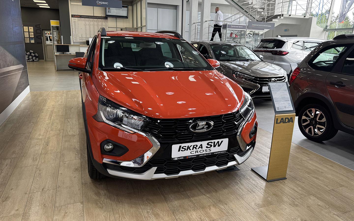Продажи есть, машин — нет. Как мы пытались купить новую Lada Iskrа