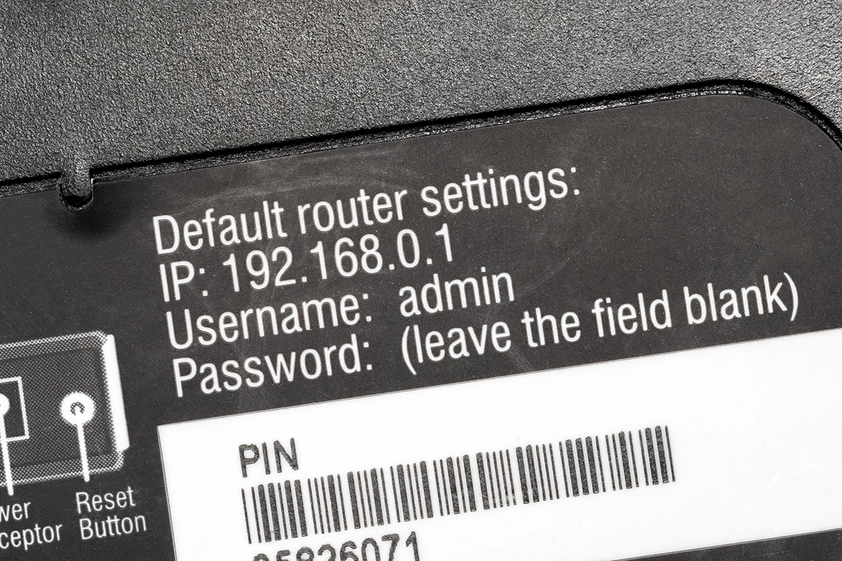 Пароль на роутере меняют регулярно, особенно если появились незнакомые устройства в списке подключений или скорость интернета падает без причины