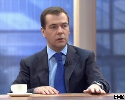 Д.Медведев поручил согласовать закон об инсайде с журналистами