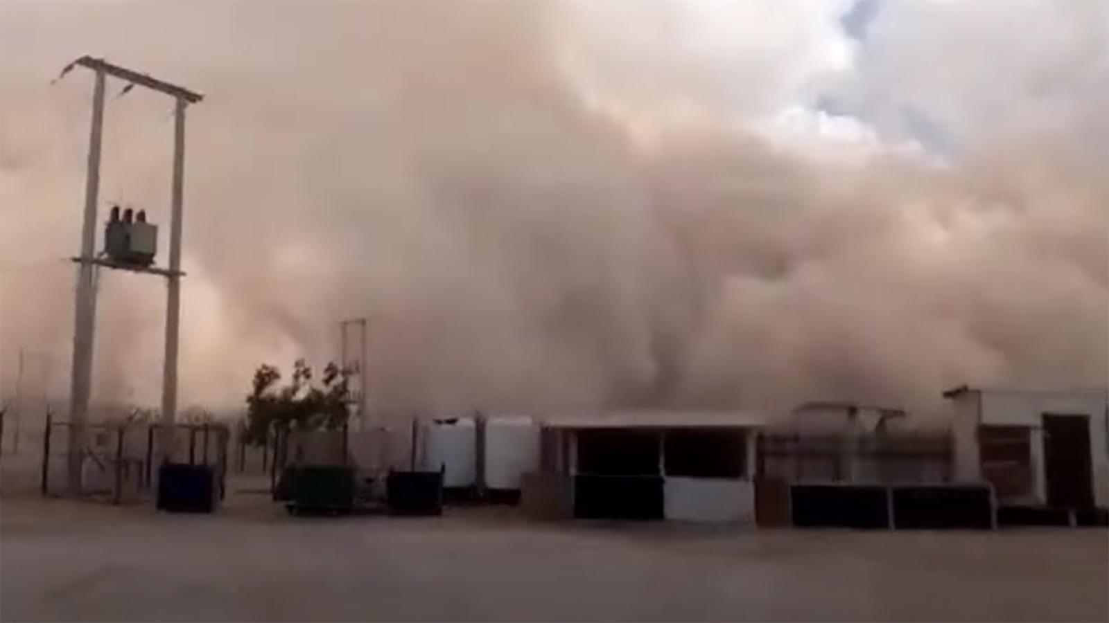 <p>Песчаная буря в городе Арзак, Иордания</p>
