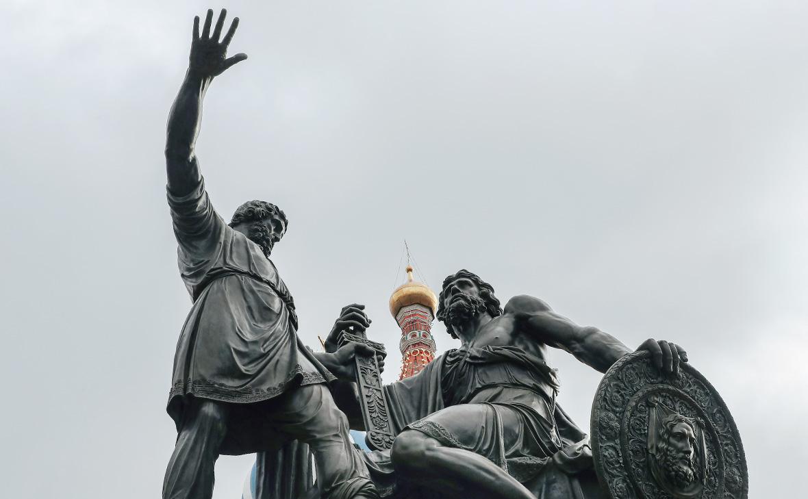 Памятник Минину и Пожарскому на Красной площади в Москве