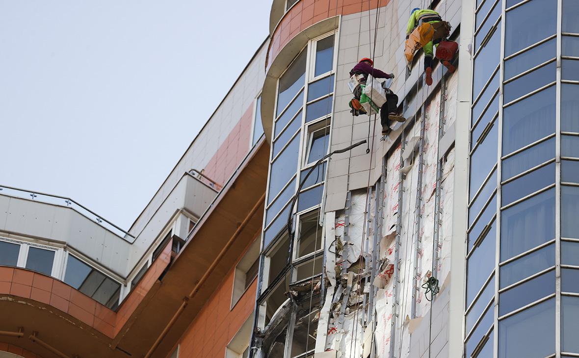Повреждение жилого дома на проспекте Вернадского в результате падения обломков уничтоженного силами ПВО Минобороны РФ украинского БПЛА, Москва, 29 мая 2025 года