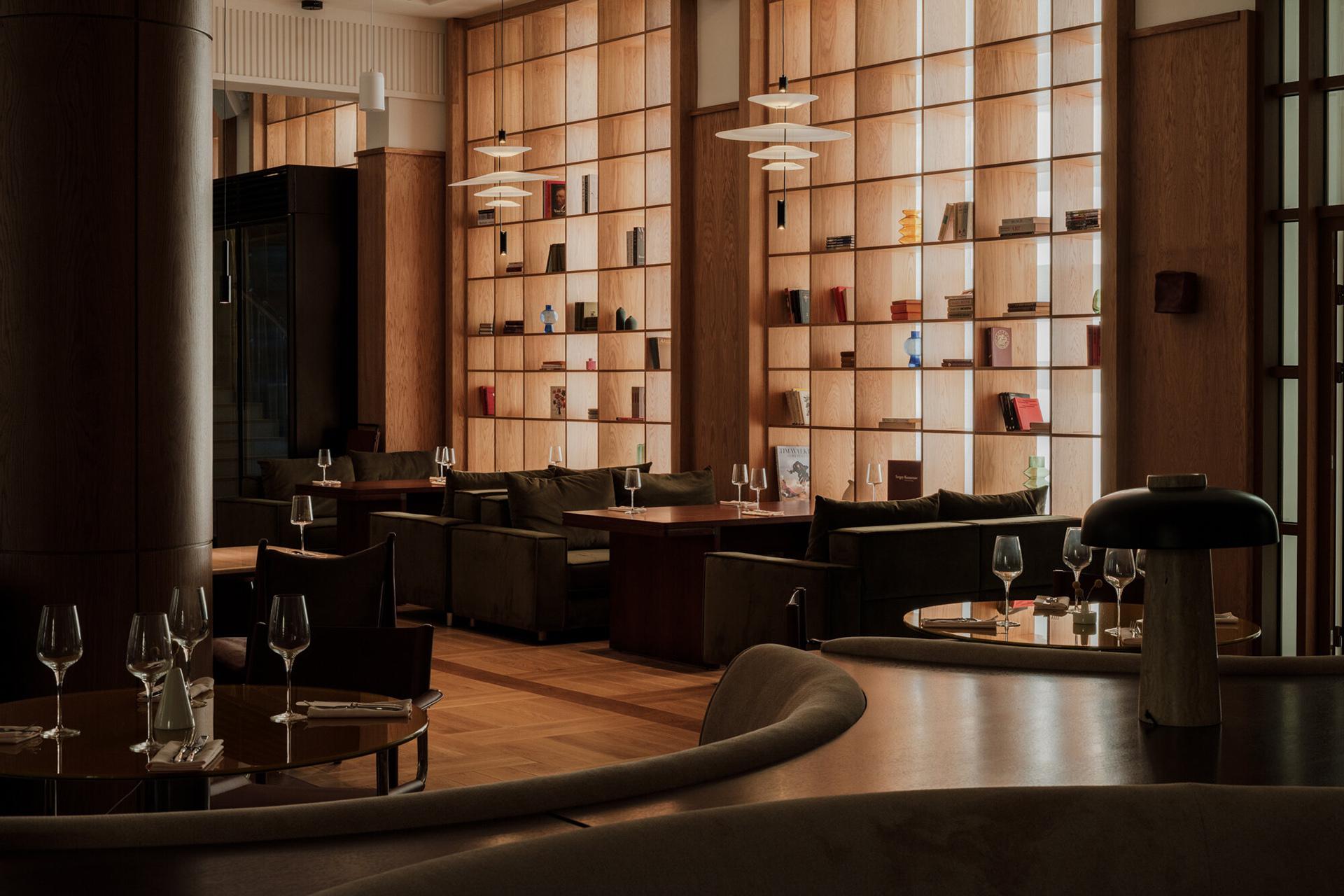 Интерьер ресторана «Москва»