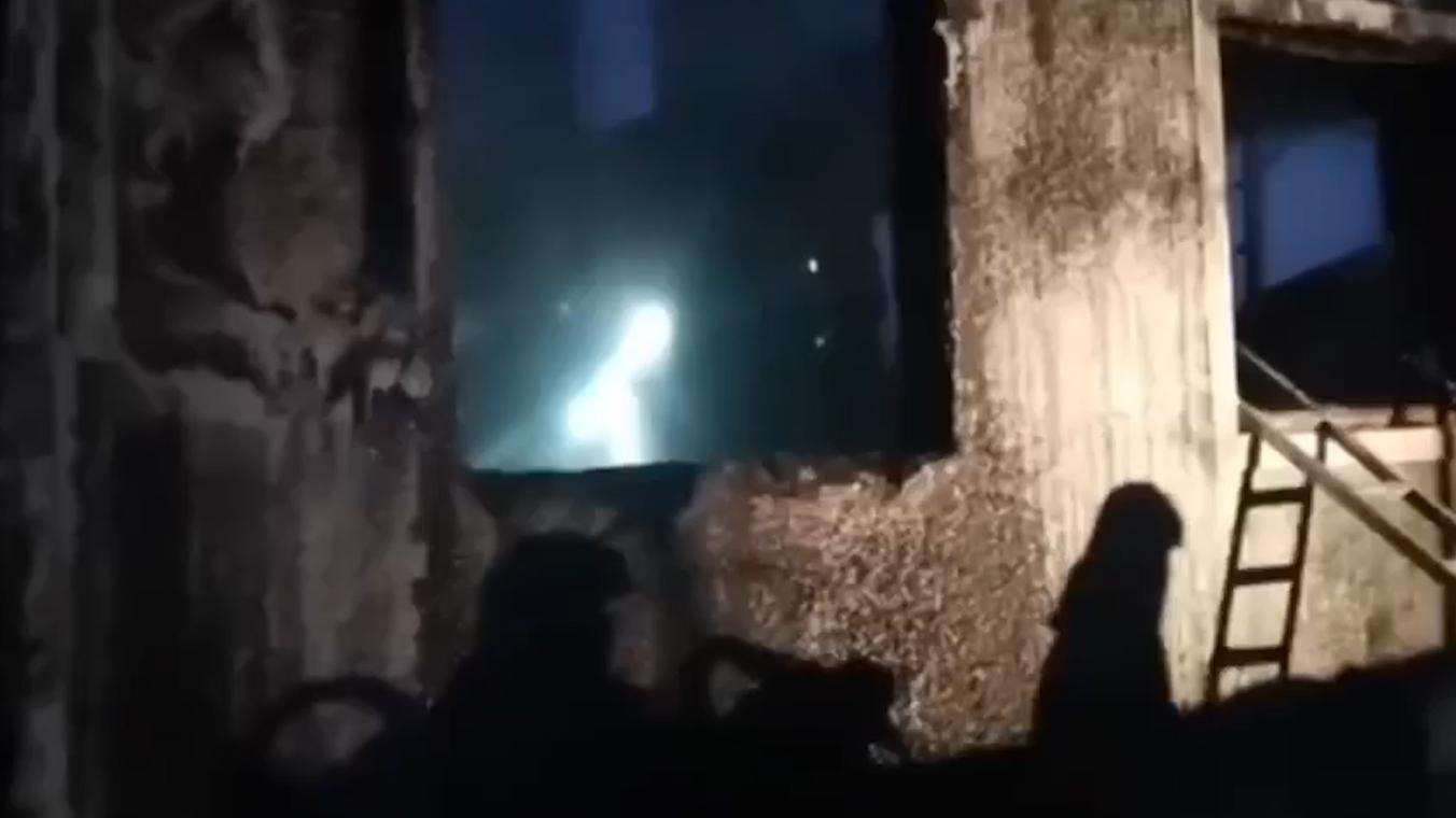 Власти сообщили о трех выживших при пожаре в доме в Сургуте