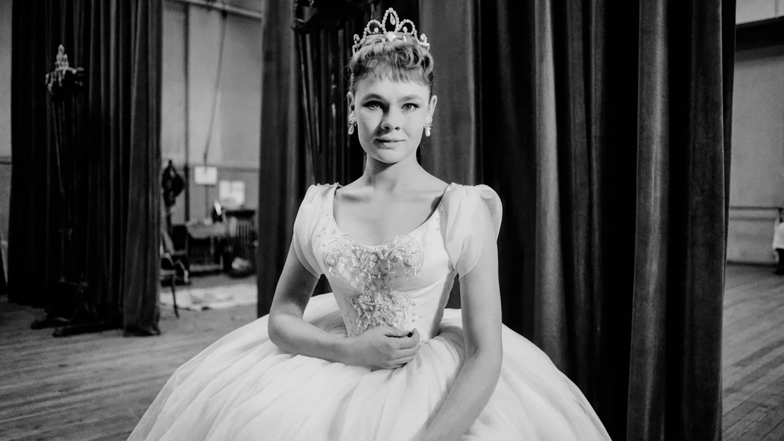 Джуди Денч на генеральной репетиции «Гамлета» в театре «Олд Вик», Лондон, 11 сентября 1957 года. Она дебютировала в Лондоне в роли Офелии