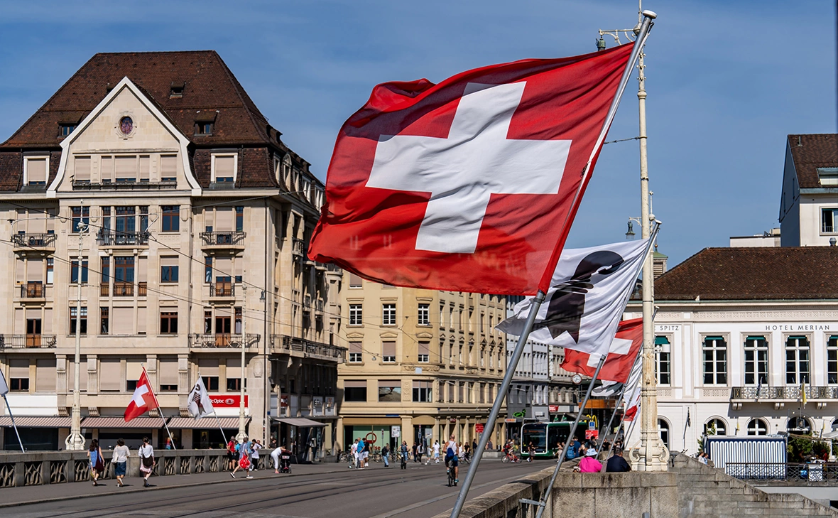 AnnaRoth108 / Shutterstock