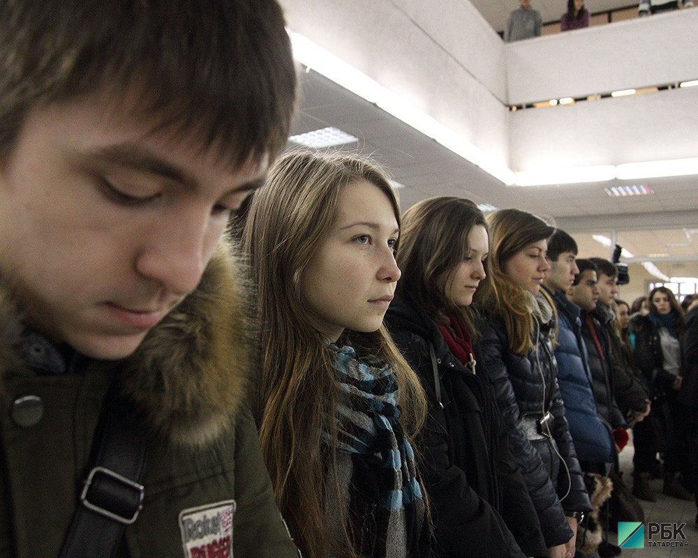 Акция КФУ в честь памяти погибших в казанской авиакатастрофе.