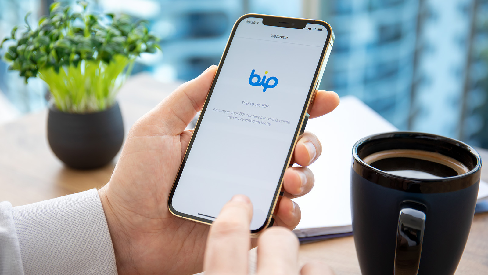 BiP сочетает базовые инструменты для общения с дополнительными сервисами внутри приложения