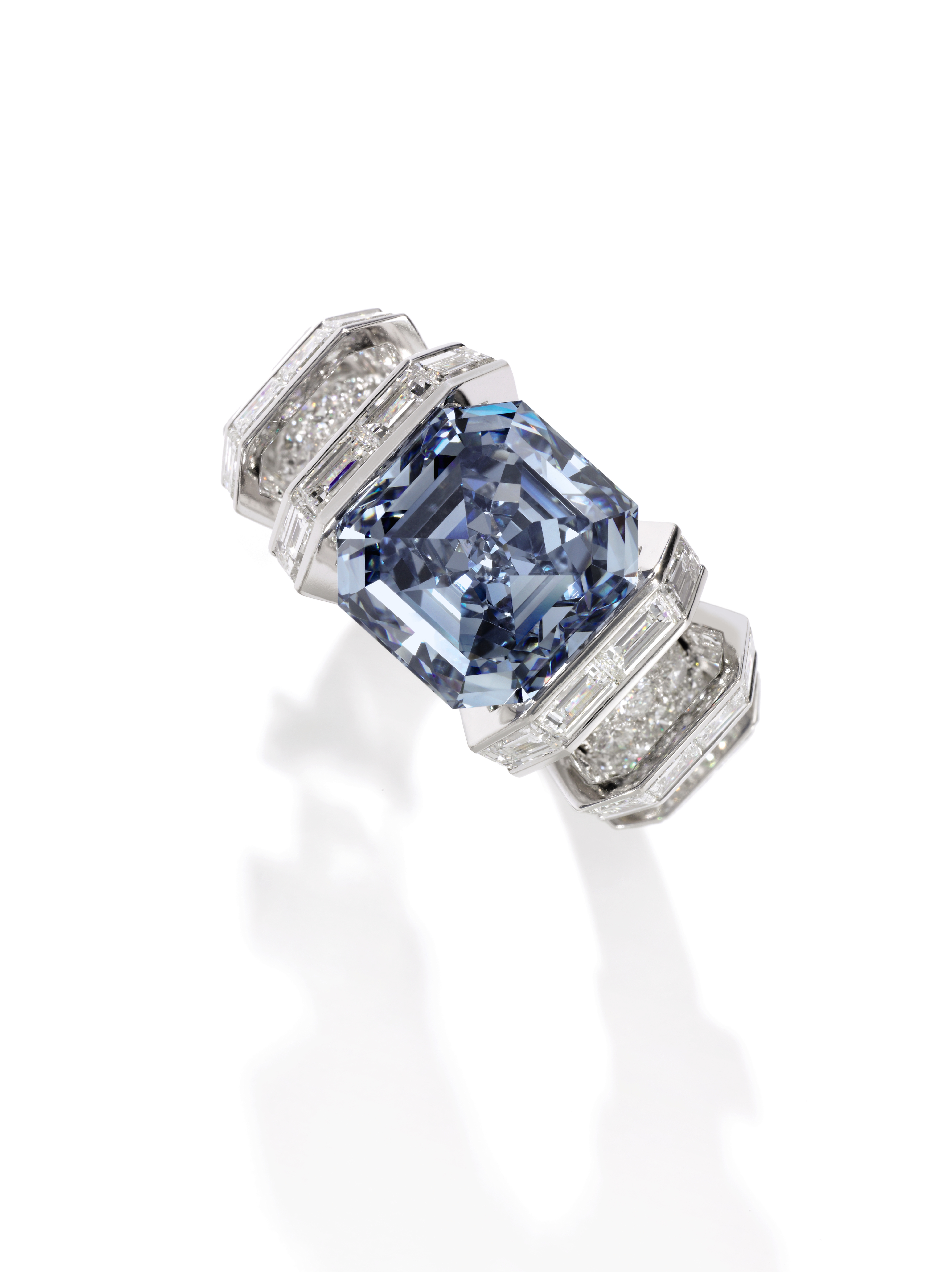 Бриллиант The Sky Blue Diamond в оправе Cartier